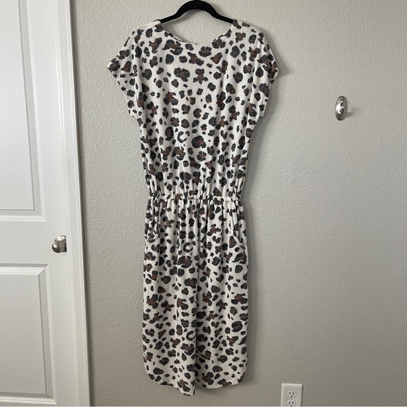 LuLaRoe Leopard Cheetah XS Isla Cross Back Dress Dolman Sleeves Hacci round hem - Picture 2 of 9
